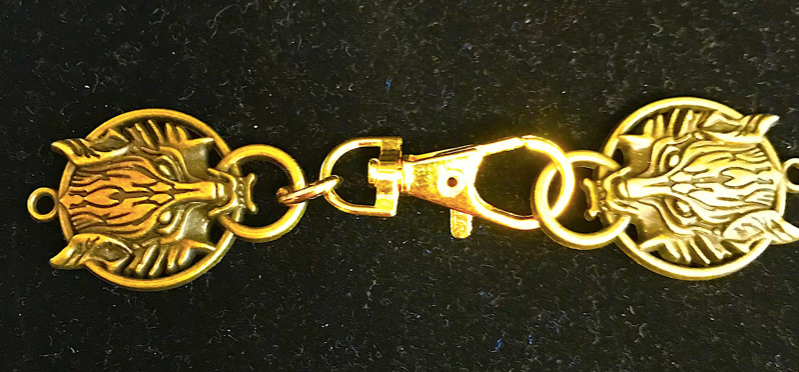 Cloak Clasp - Flat Wolf Cloak Clasp available in silver or gold.