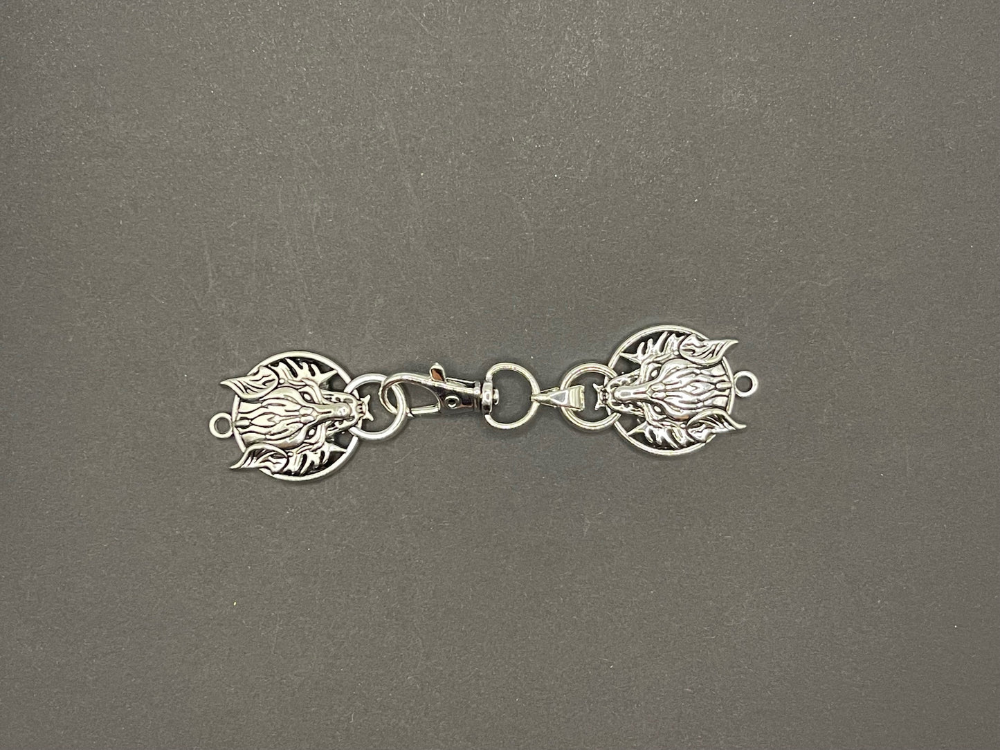 Cloak Clasp - Flat Wolf Cloak Clasp available in silver or gold.