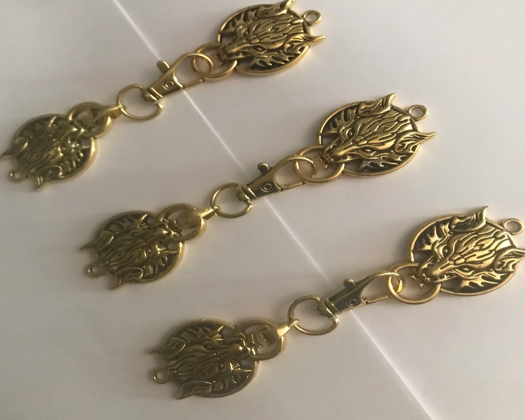Cloak Clasp - Flat Wolf Cloak Clasp available in silver or gold.